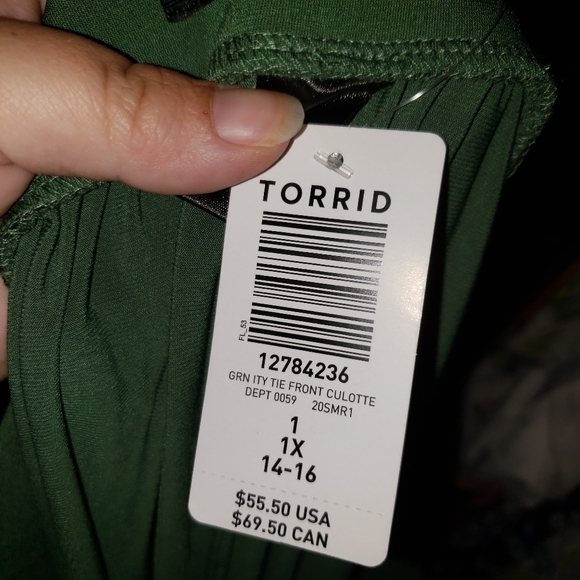 NWT 14W/16W Torrid green culottes pants - studio knit - Picture 4 of 4